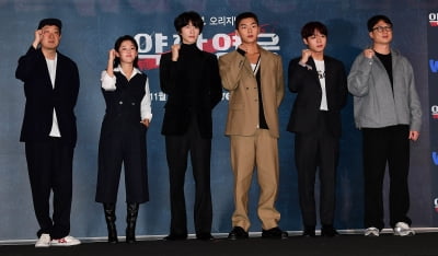 [TEN 포토] '약한영웅' 주역들 힘찬 파이팅!
