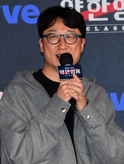 [TEN 포토] 유수민 감독 '즐겁게 작업했다'