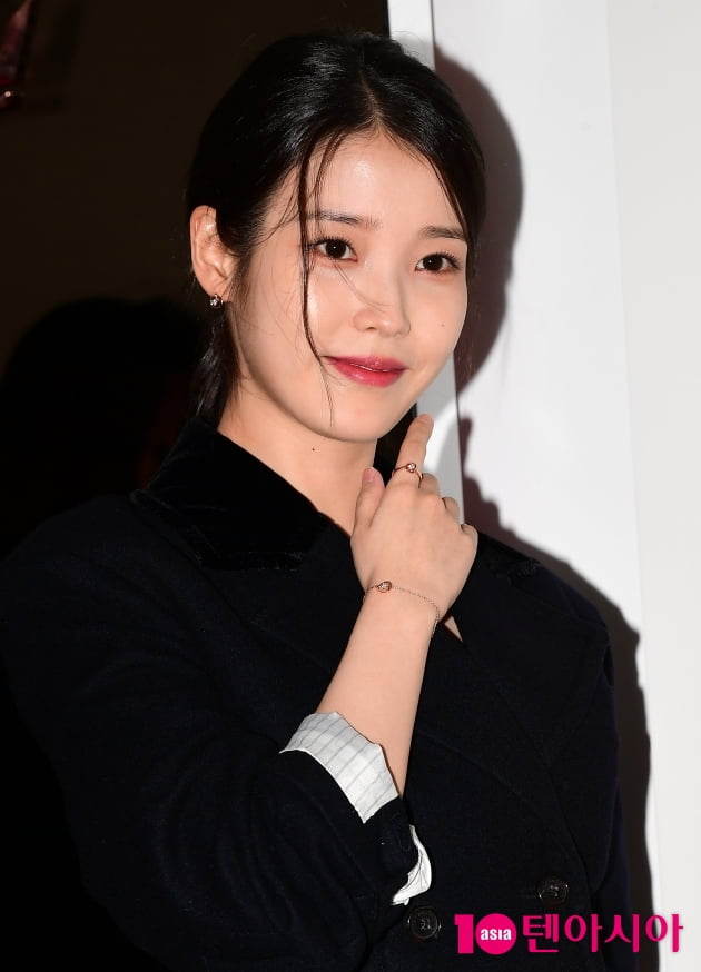 [TEN 포토] 아이유 '광고주를 위한 프로의식'