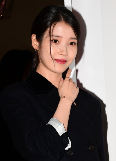 [TEN 포토] 아이유 '광고주를 위한 프로의식'