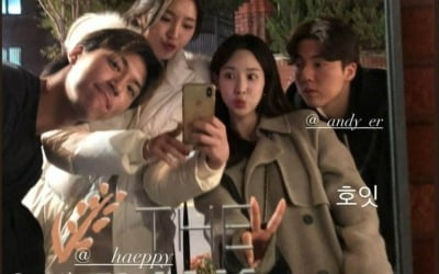 이나연, ♥남희두와 재결합하고 더 밝아진 얼굴…꼭 붙어서 '브이'