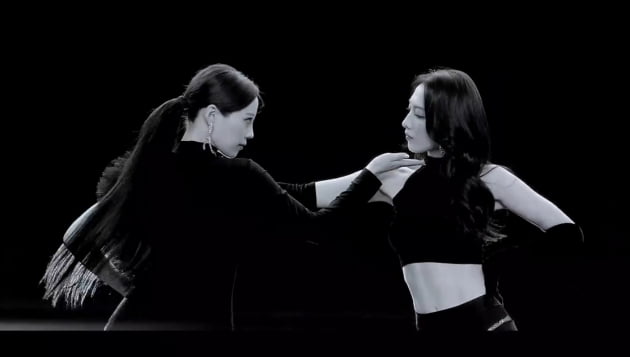  카라 허영지X강지영, 첫 투샷…'MOVE AGAIN' 무빙 포스터 공개
