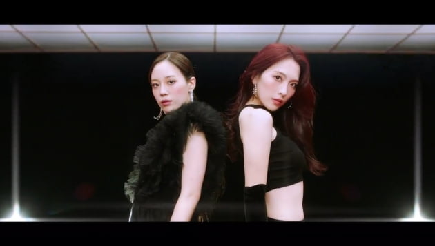  카라 허영지X강지영, 첫 투샷…'MOVE AGAIN' 무빙 포스터 공개