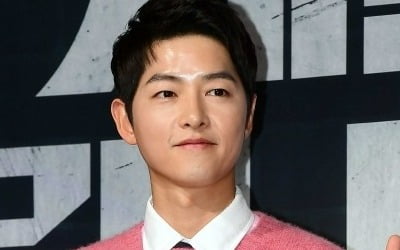 [TEN 포토] 송중기 '깜찍하게 브이'