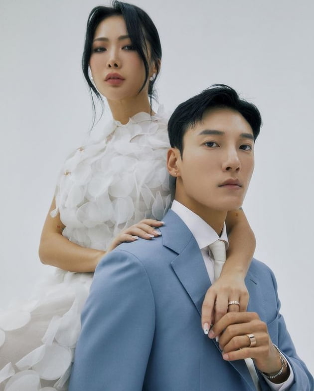 허니제이, 1살 연하 ♥정담과 결혼…왼 팔 타투 드러낸 웨딩 화보 힙하네