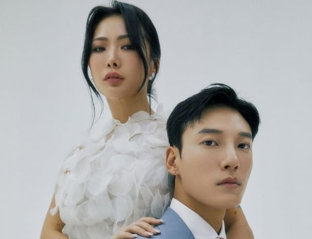 허니제이, 1살 연하 ♥정담과 결혼…왼 팔 타투 드러낸 웨딩 화보 힙하네