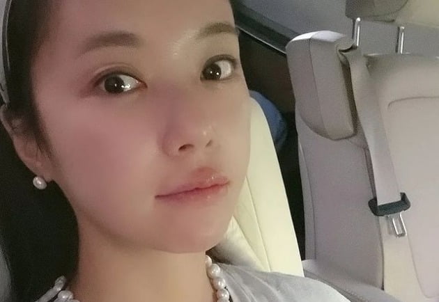 황정음, 52kg 목표라더니 여배우 다이어트 성공? 매끈 피부+진주 자랑