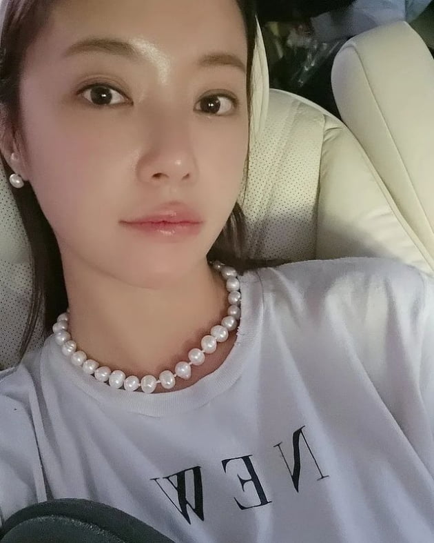 황정음, 52kg 목표라더니 여배우 다이어트 성공? 매끈 피부+진주 자랑