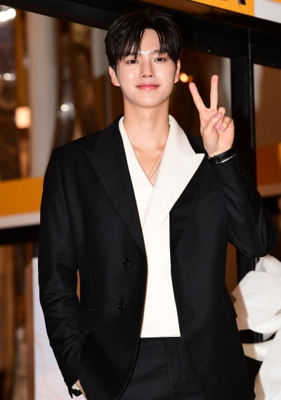 [TEN포토] 송강 '상큼하게 브이'