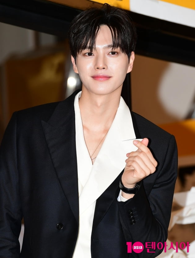 [TEN포토] 송강 '숨막히는 아이컨텍'