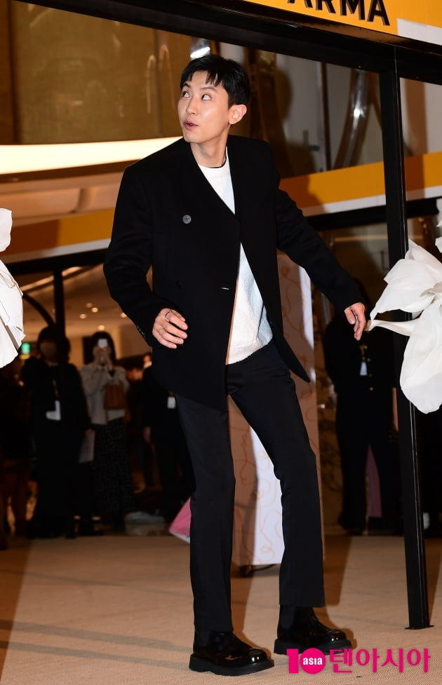 [TEN포토] 엑소 찬열 '키가 너무 커서 아찔한 순간'