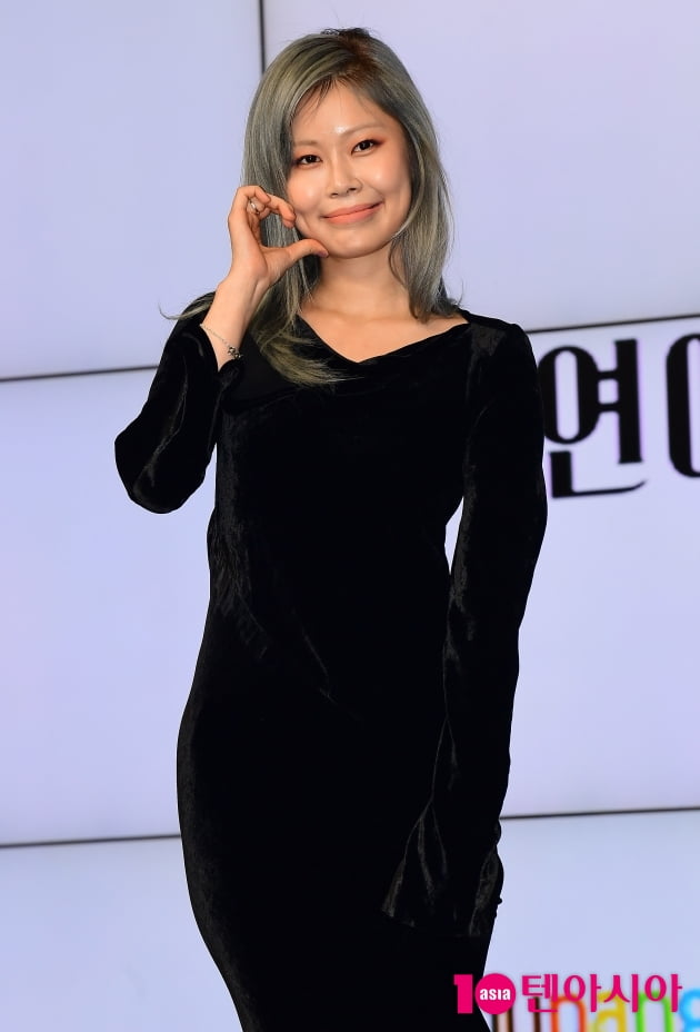 [TEN포토] 안아름 '보조개 볼하트'