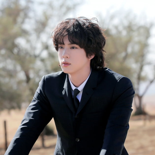 방탄소년단 진, 첫 솔로 싱글 'The Astronaut' 스포티파이 4천만 스트리밍 달성