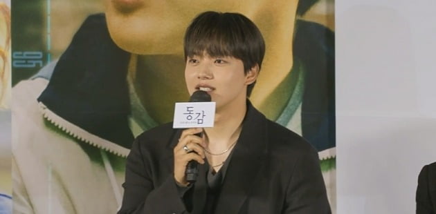 여진구, 스위트하네…스테이크 직접 썰어주는 '매너 보이'('전참시')