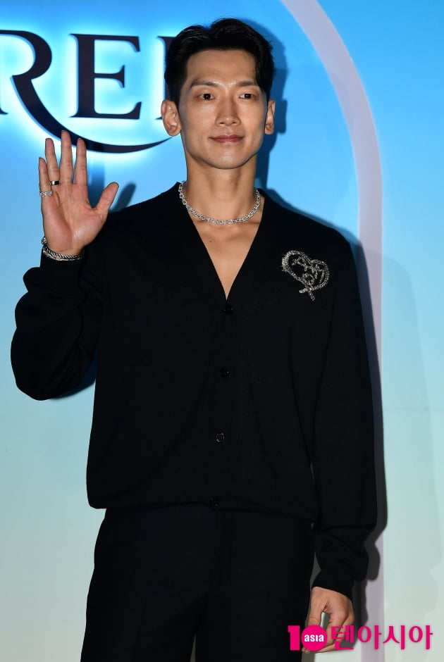 [TEN 포토] 정지훈 '오늘도 멋짐'