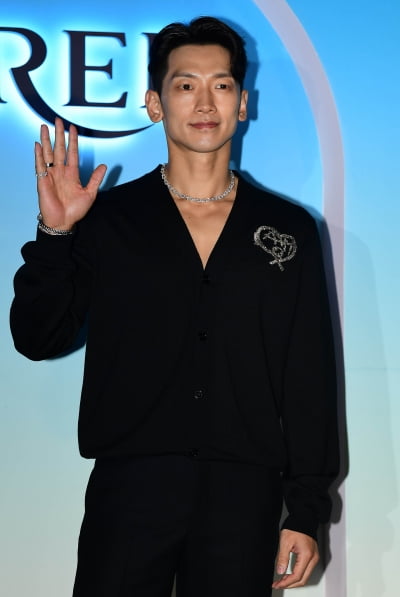 [TEN 포토] 정지훈 '오늘도 멋짐'