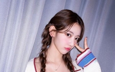 르세라핌 사쿠라, 'CG급' 무결점 비주얼…'아이돌 아우라' 가득