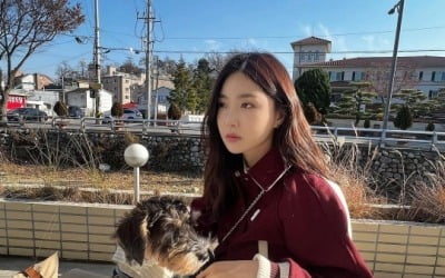 브브걸 유나, 멍하니 허공 바라보며 한컷…'귀요美' 가득 근황