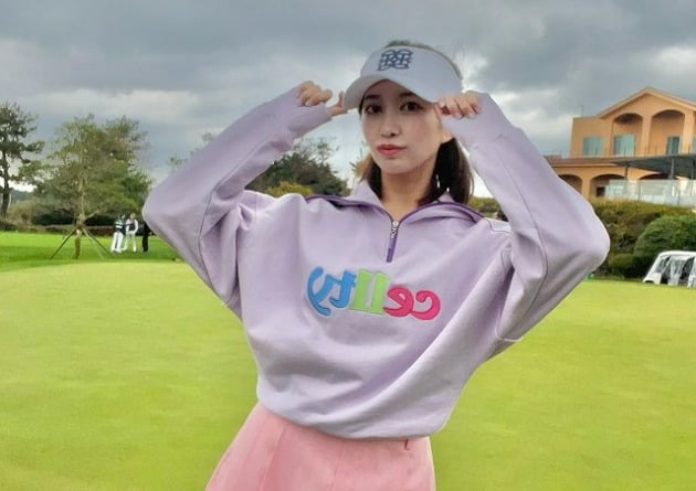 '이지훈♥' 아야네, 컬러풀한 옷도 찰떡…제주로 날아가 즐긴 골프