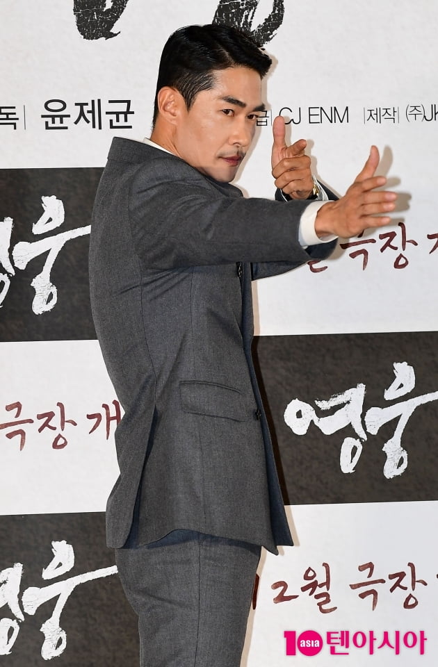 [TEN 포토] 배정남 '카리스마 저격수'