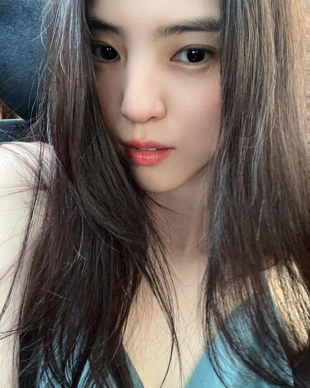 한소희, 셀카 하나 찍었을 뿐인데 이토록 매혹적이라고?
