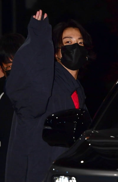 [TEN 포토] 방탄소년단 정국 '마스크 넘어 잘생김'