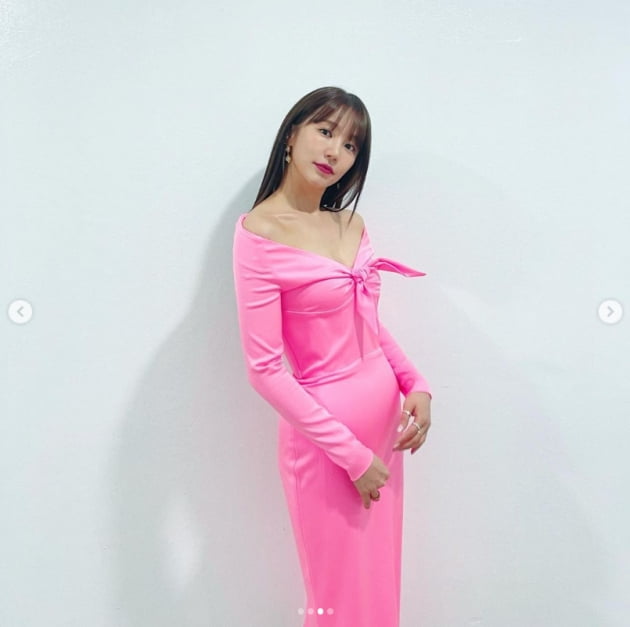 윤은혜, 베이비복스 막내의 핑크빛 유혹...한줌 허리