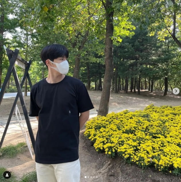 김선호, 보조개 미소로 여심저격...오늘도 멋짐