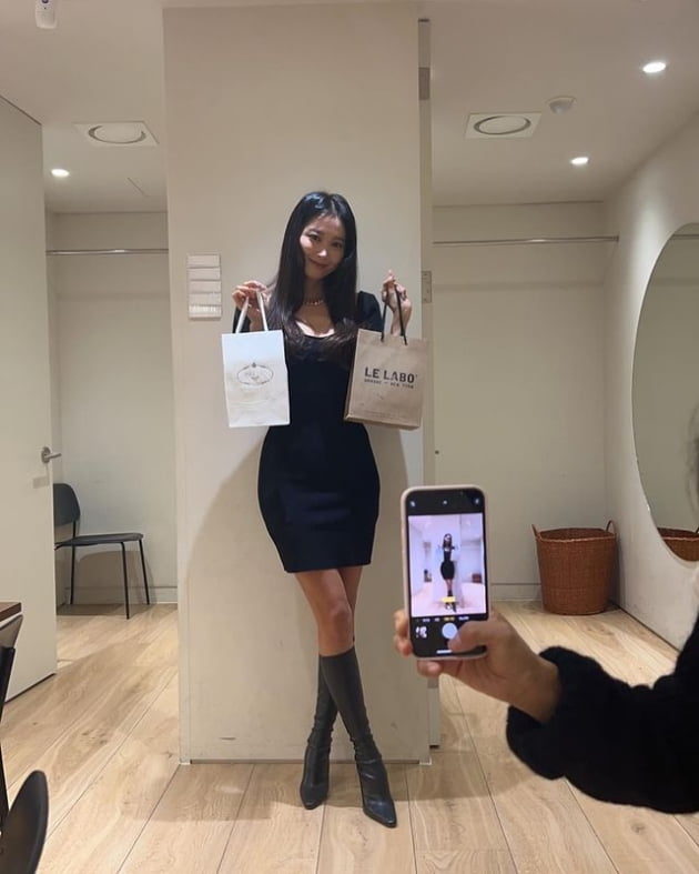 오윤아, 이민정→한지혜에 명품 P사 선물 받았다…시상식 뺨치는 생일 파티