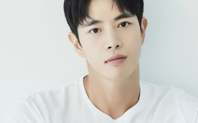 이해우, 이하늬·정호연과 한식구 됐다…사람엔터와 전속계약