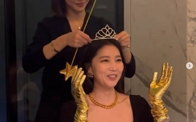'싱글맘' 오윤아, 왕관 수여식→골드 장갑…공주 된 생일파티에 "감동"