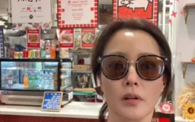 김희선, 나이가 무색한 '이기적 미모'…선글라스 끼고 한컷