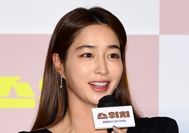 이민정, '스위치'로 10년 만 스크린 복귀 "영화 ♥하는 나, 어떻게 하다보니…"