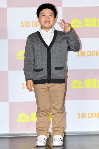 [TEN 포토] 김준 '귀여운 미소'