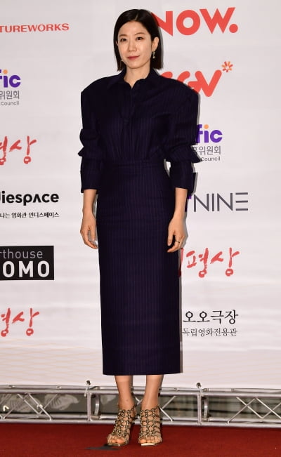 [TEN 포토] 전혜진 '여우조연상 위엄'(영평상)