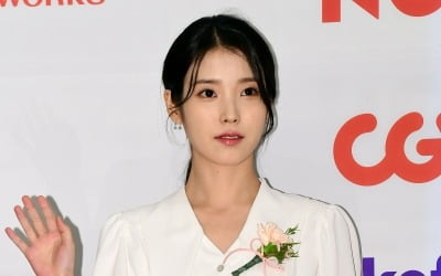 [TEN 포토] 아이유 '영평상 신인상 수상'