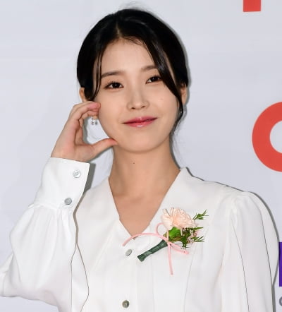 [TEN 포토] 아이유 '설레이는 볼하트'