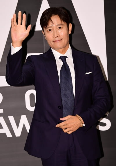 [TEN 포토] 이병헌 '부드러운 인사'