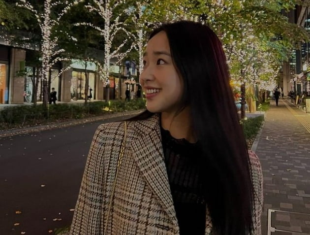 '9살 연상과 결혼♥' 손연재, 日 도쿄서 포착…벌써 즐기는 크리스마스 분위기