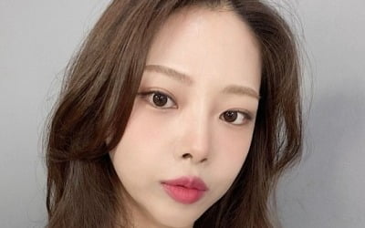 10기 옥순, 물오른 '화사 미모'…연예인 뺨치는 비주얼 '눈길'