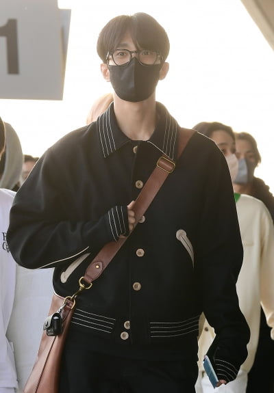 [TEN 포토] 세븐틴 도겸 '우등생 버전'