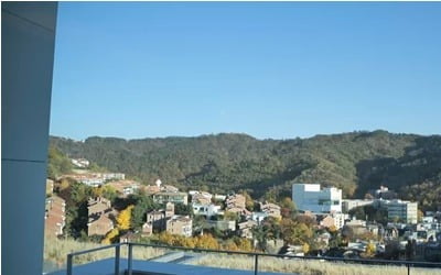 홍진경, 평창동 3층 대저택 공개…통창 북악산 뷰에 히노끼탕까지 '입이 떡' ('홍김동전')