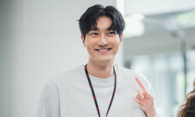 최시원, '구설수 多' 예능 PD로 돌아왔다('술꾼도시여자들2')