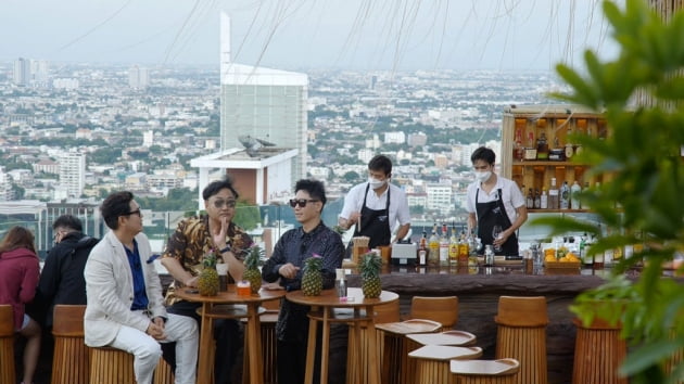 지석진 "호텔 풀파티, 거절했다"…태국서는 MZ세대 핫플레이스行('여행의 맛')