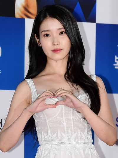 [TEN 포토] 아이유 '작은얼굴에 꽉 찬 예쁨'