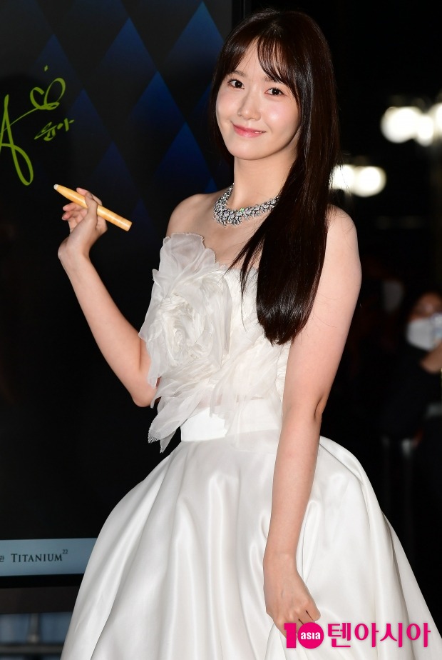 [TEN 포토] 윤아 ' 당기고 당겨도 무결점 미모'