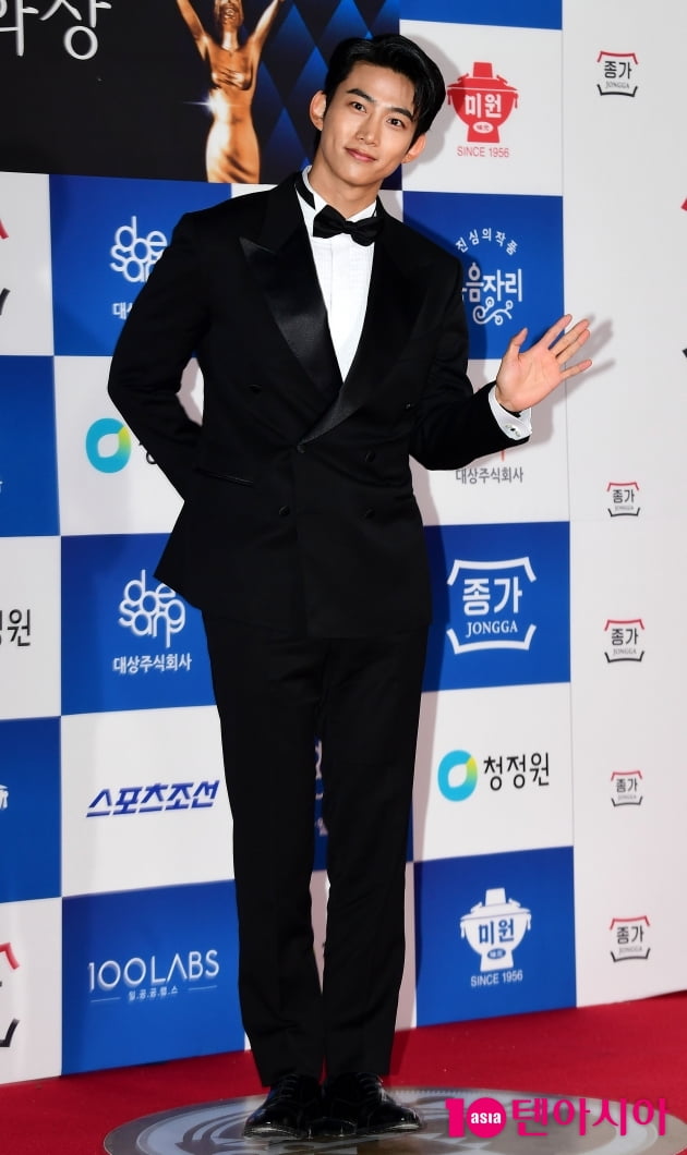 [TEN 포토] 옥택연 '포즈 장인'