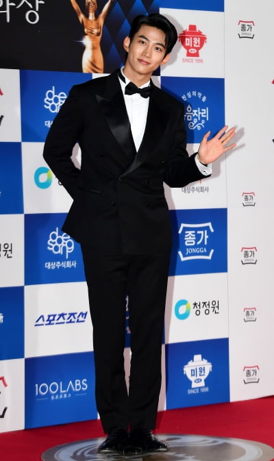 [TEN 포토] 옥택연 '포즈 장인'