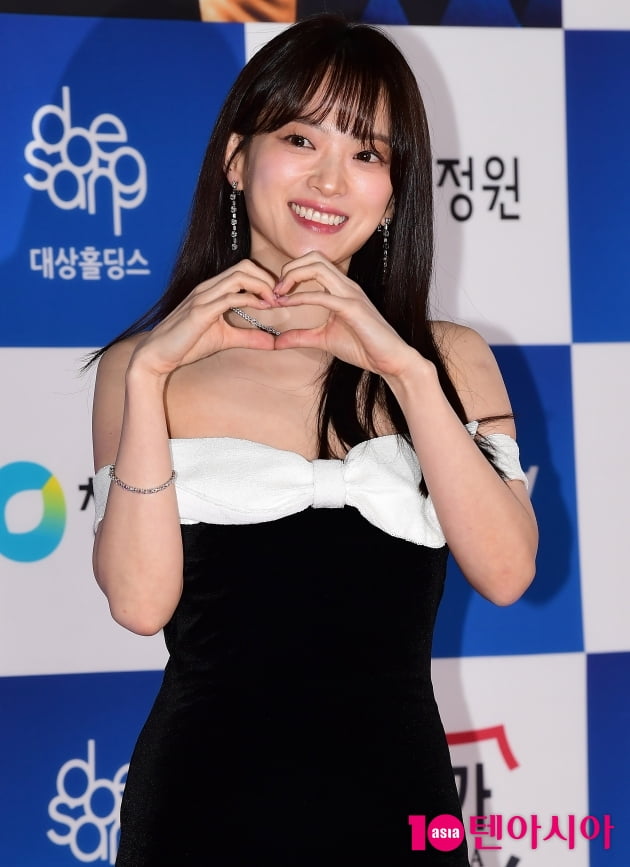 [TEN 포토] 천우희 '사랑스러운 하트'