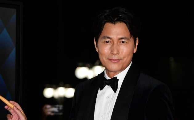 정우성, '한 남자' 챙기는 건 여전…'청담 부부' 이정재 신인 감독상 대리 수상[청룡영화상]